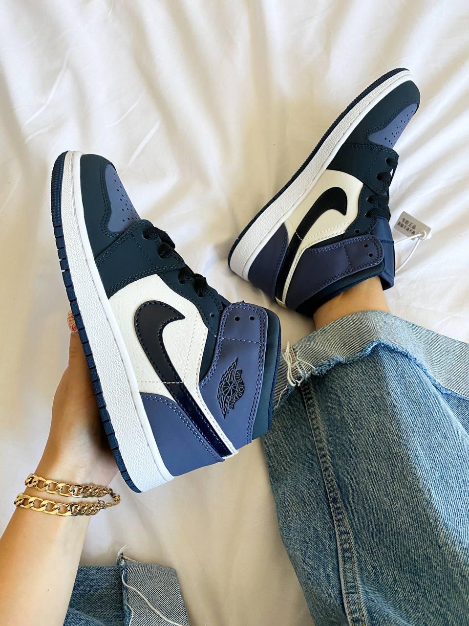 Nike Air Jordan 1 Retro High Violet White Black