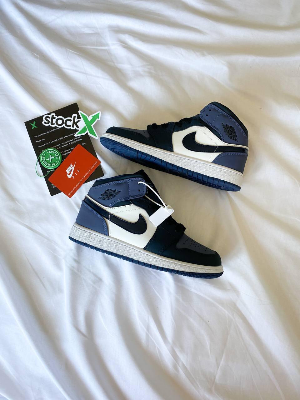 Nike Air Jordan 1 Retro High Violet White Black