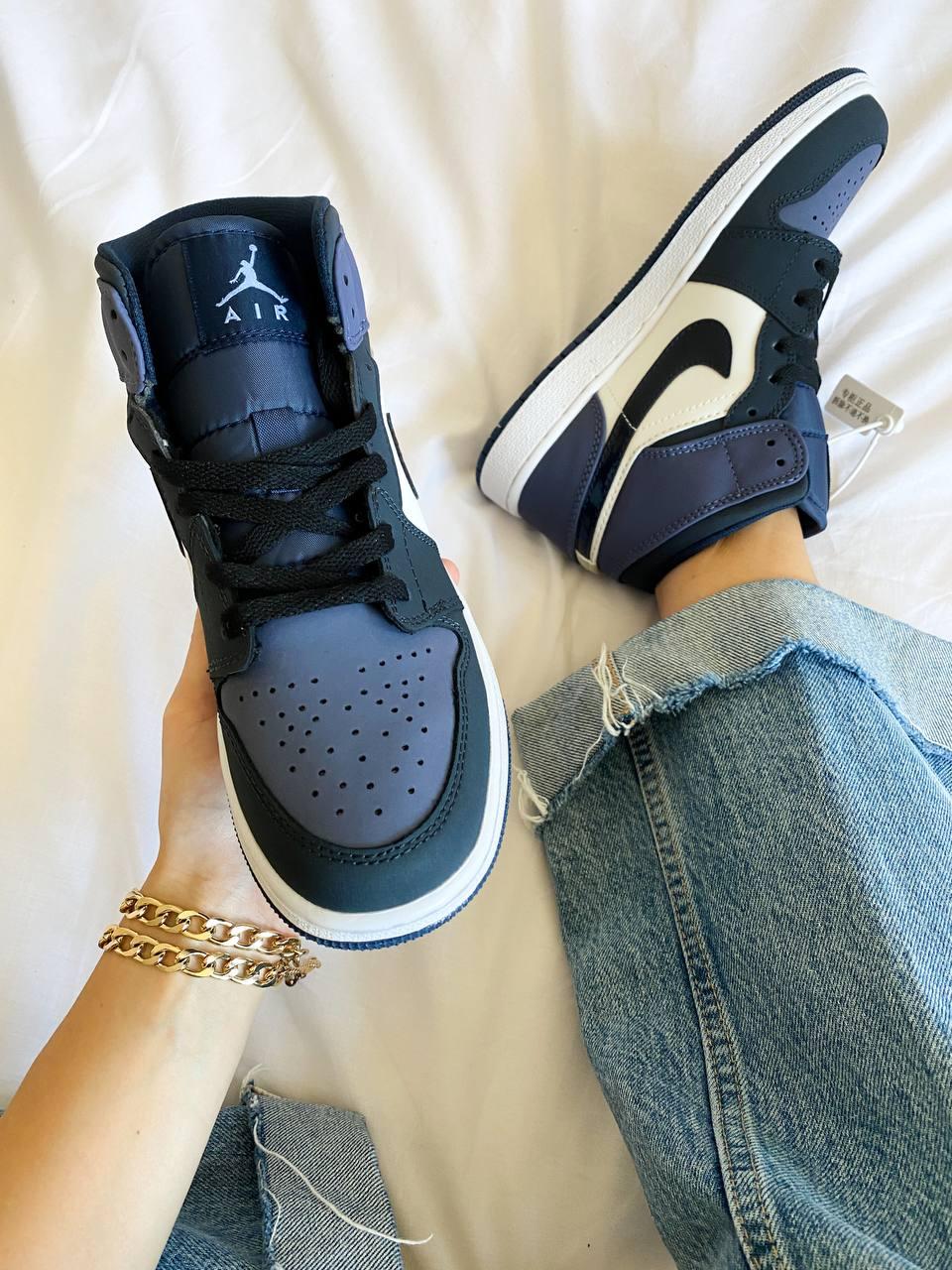 Nike Air Jordan 1 Retro High Violet White Black