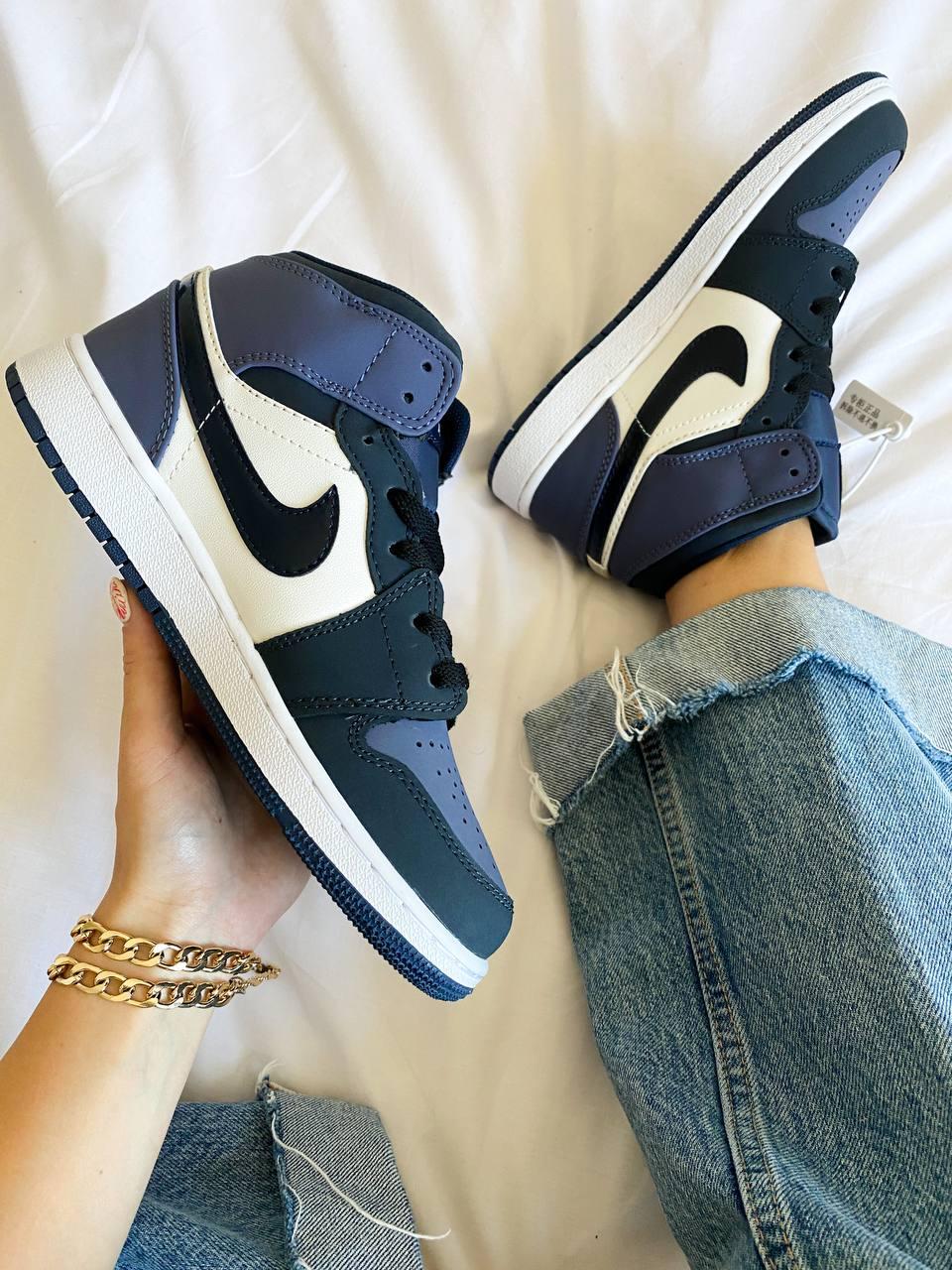 Nike Air Jordan 1 Retro High Violet White Black