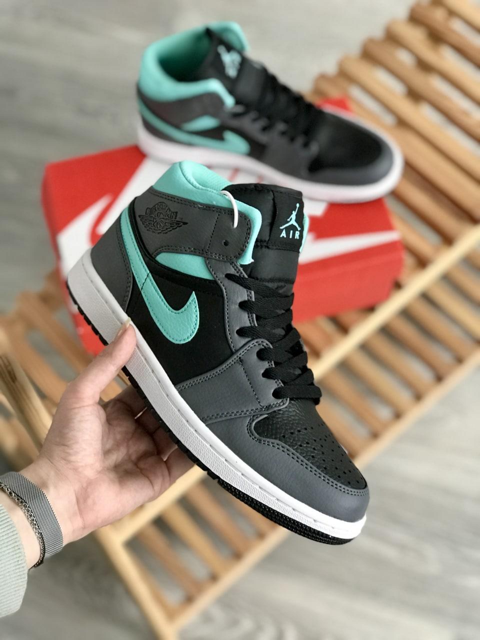 Nike Air Jordan 1 Retro High Black Grey Mint