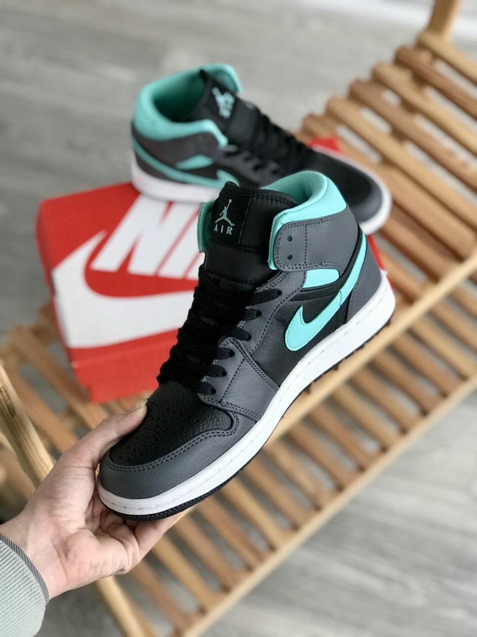 Nike Air Jordan 1 Retro High Black Grey Mint