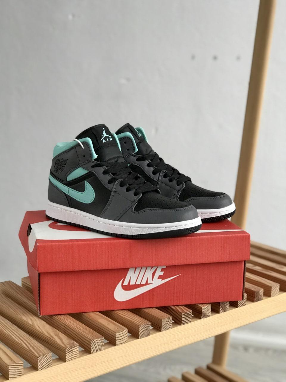 Nike Air Jordan 1 Retro High Black Grey Mint