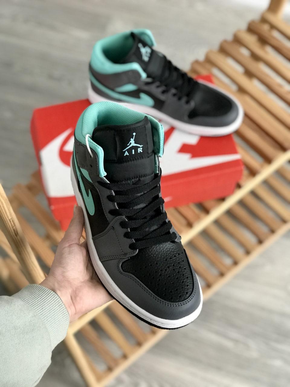 Nike Air Jordan 1 Retro High Black Grey Mint