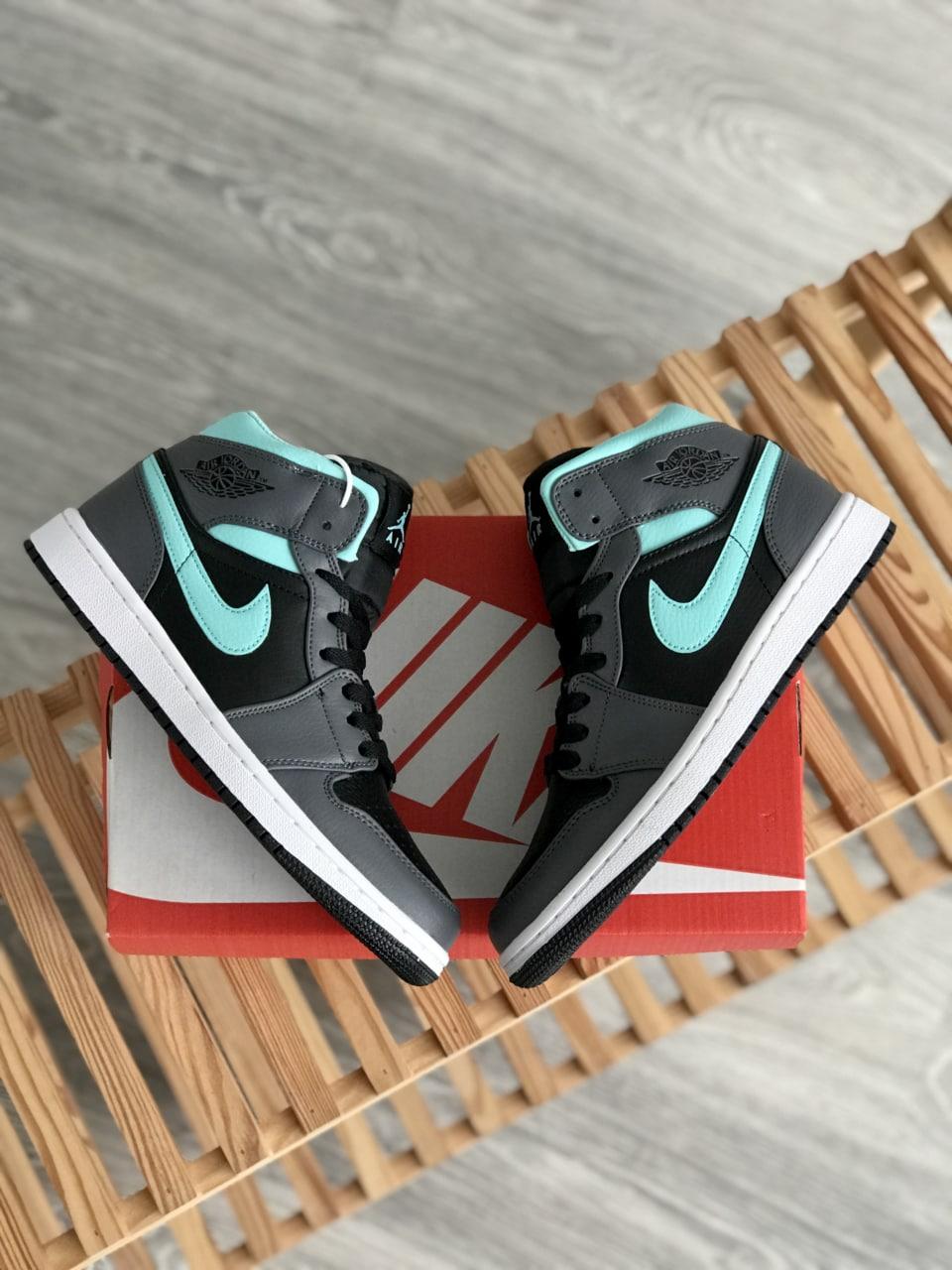 Nike Air Jordan 1 Retro High Black Grey Mint
