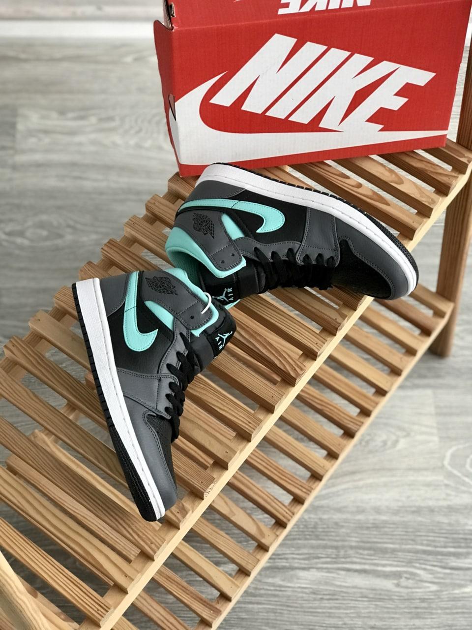 Nike Air Jordan 1 Retro High Black Grey Mint