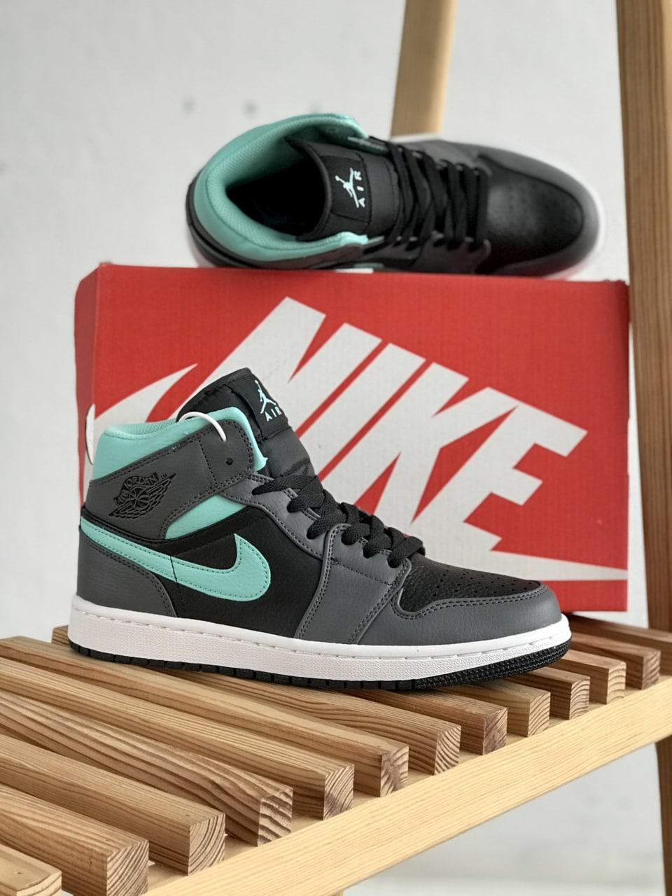 Nike Air Jordan 1 Retro High Black Grey Mint