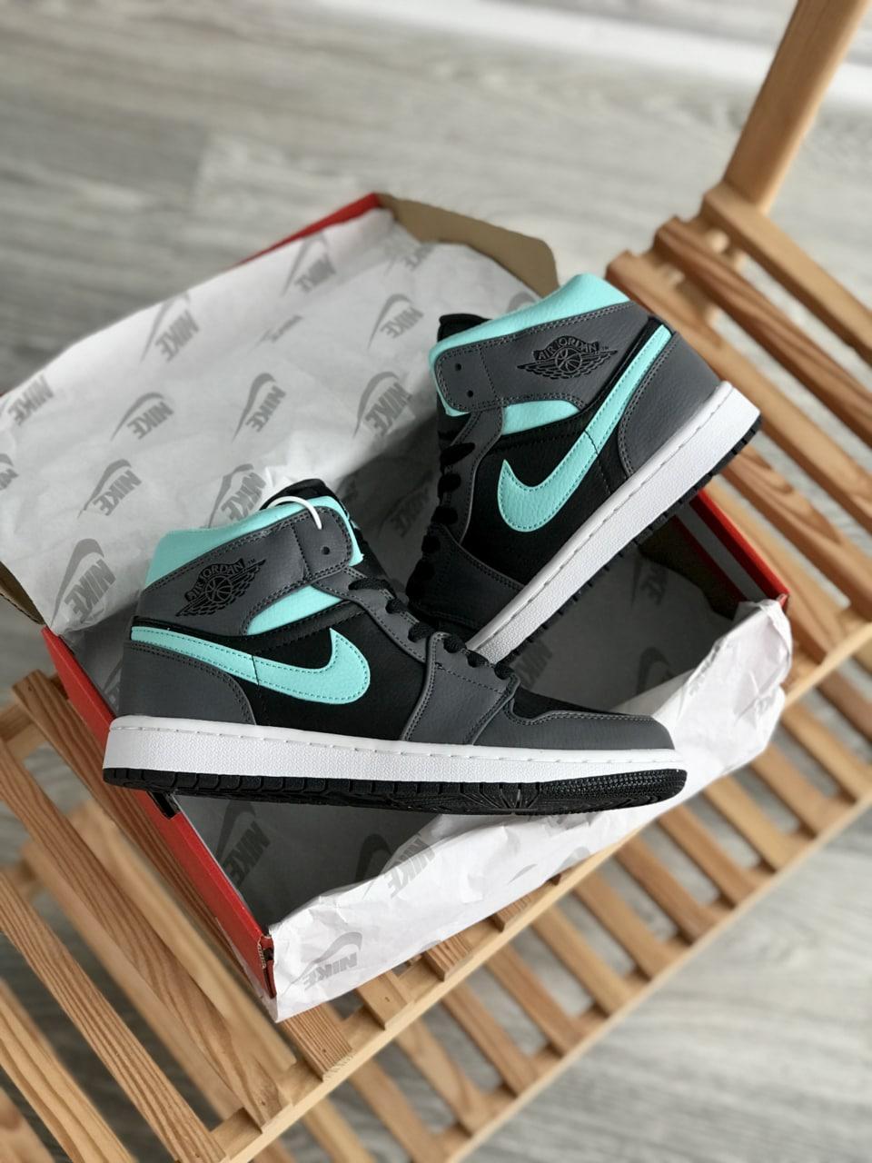 Nike Air Jordan 1 Retro High Black Grey Mint