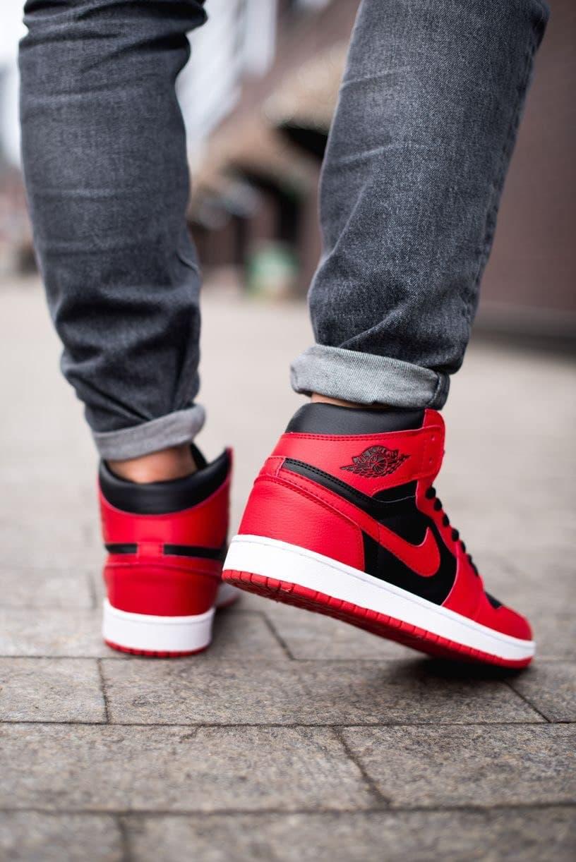 AirJordan Retro1 Black Red