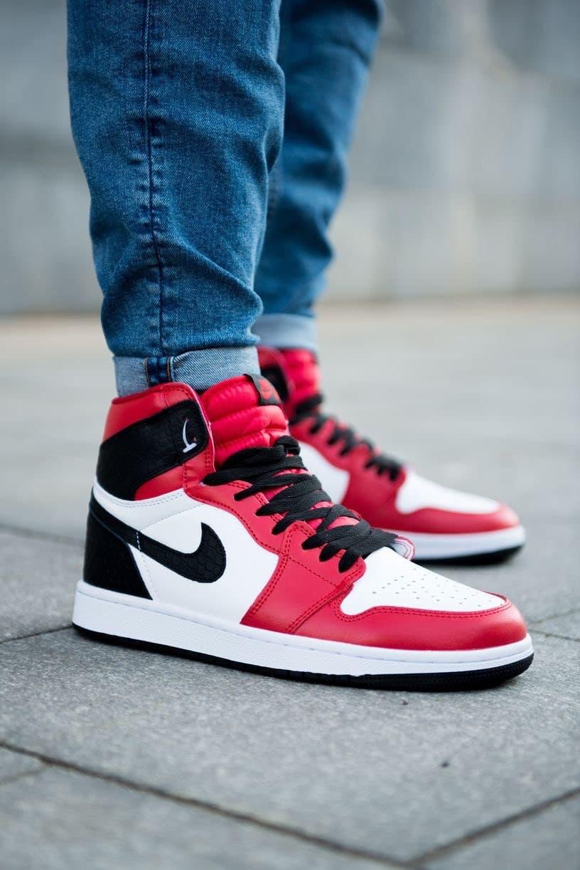 Nike Air Jordan 1 Retro High Black Red White 1