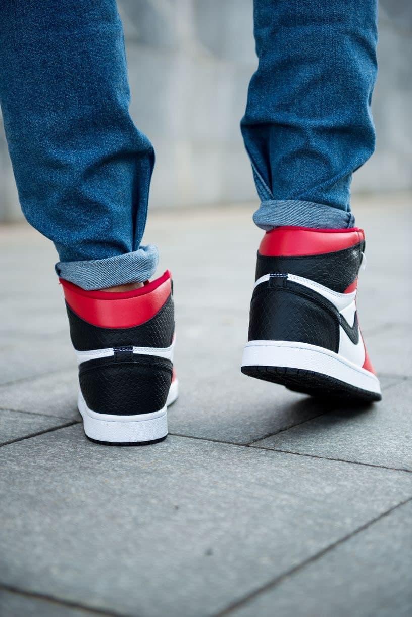 Nike Air Jordan 1 Retro High Black Red White 1