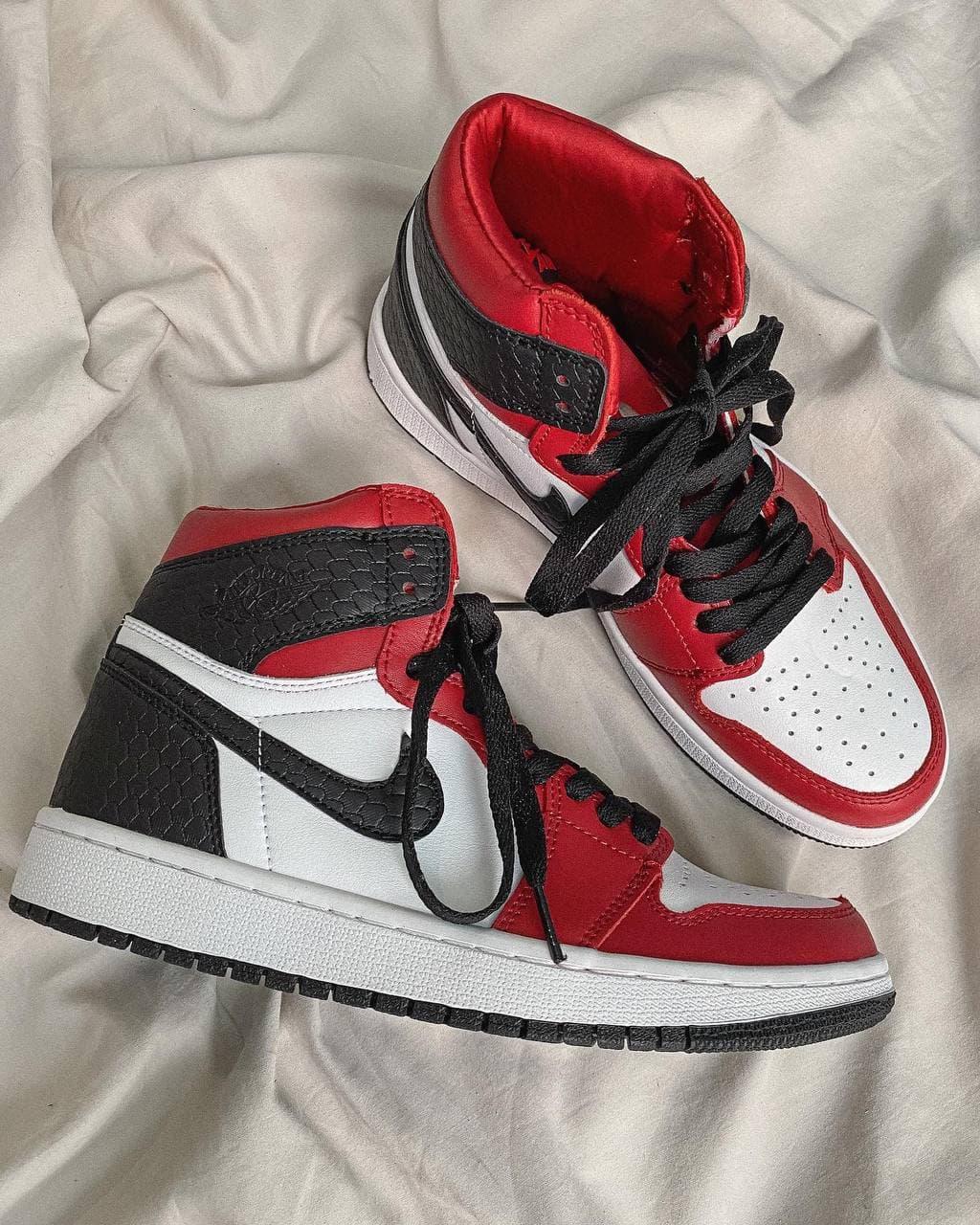 Nike Air Jordan 1 Retro High Black Red White 1