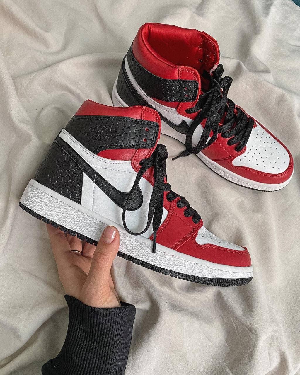 Nike Air Jordan 1 Retro High Black Red White 1