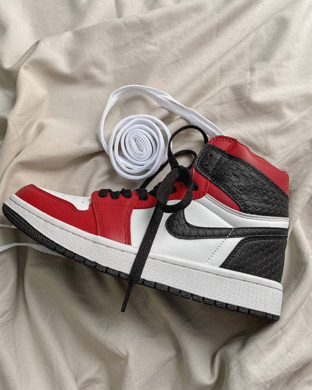 Nike Air Jordan 1 Retro High Black Red White 1