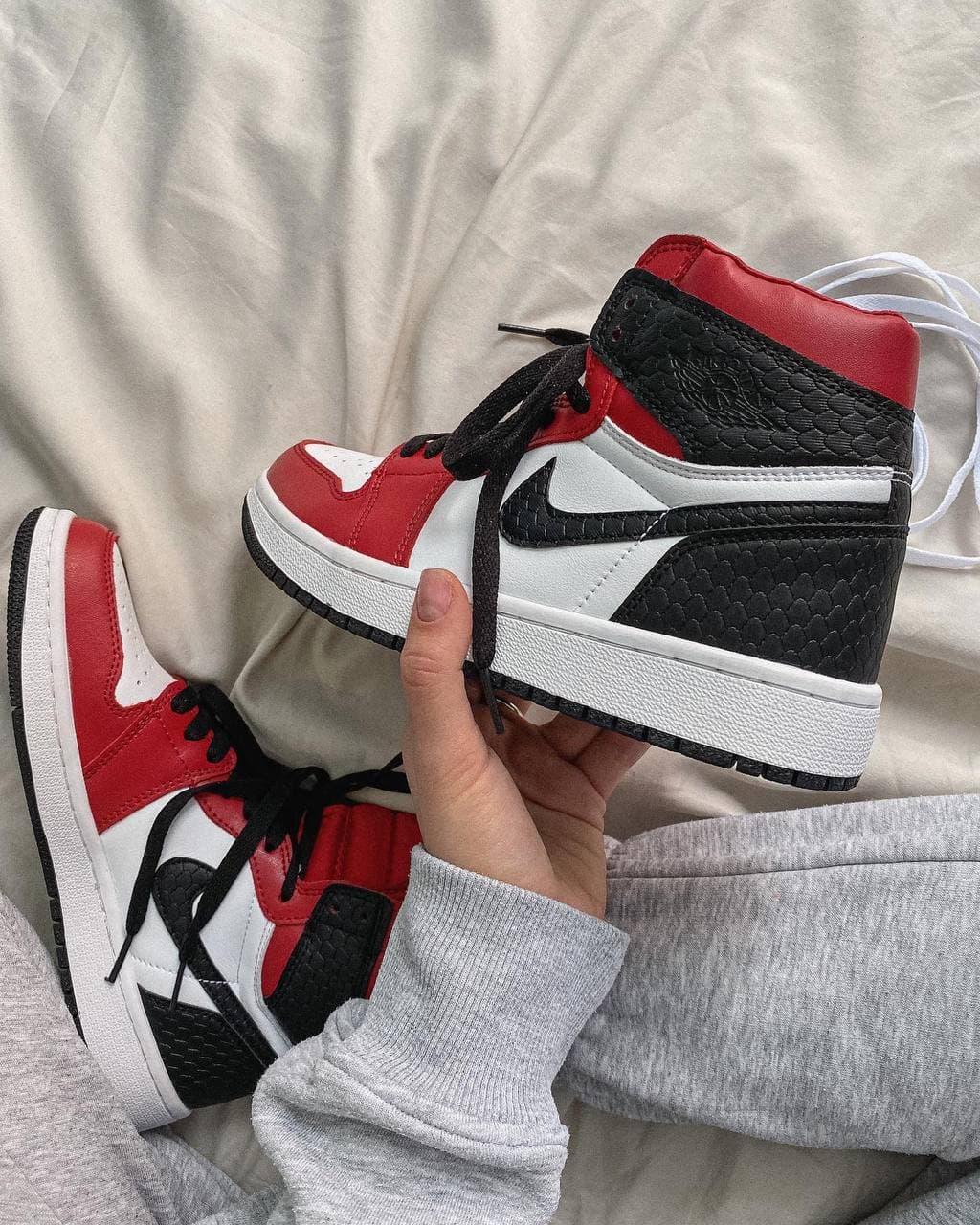 Nike Air Jordan 1 Retro High Black Red White 1