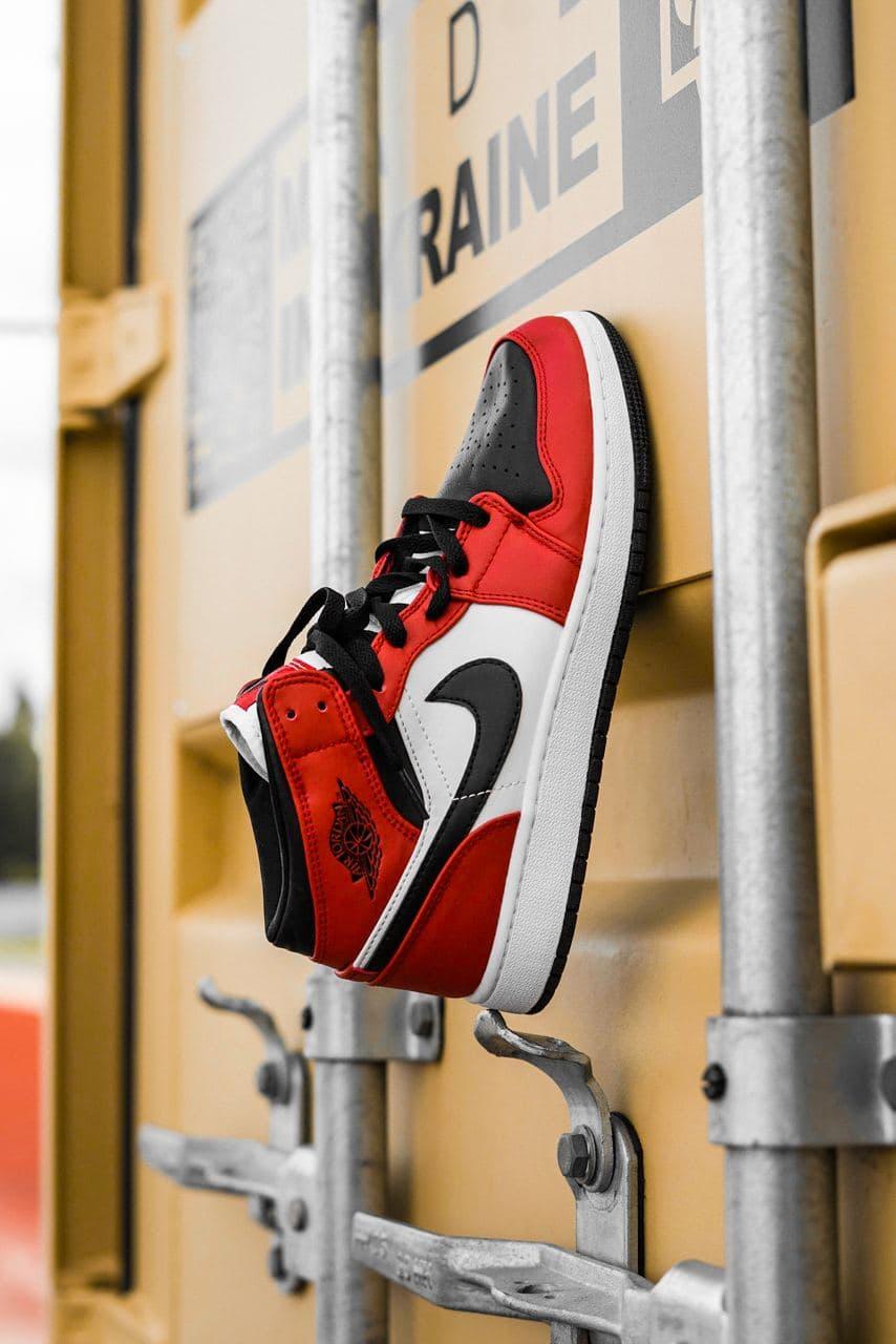 Nike Air Jordan 1 Retro Mid Black Red White 1