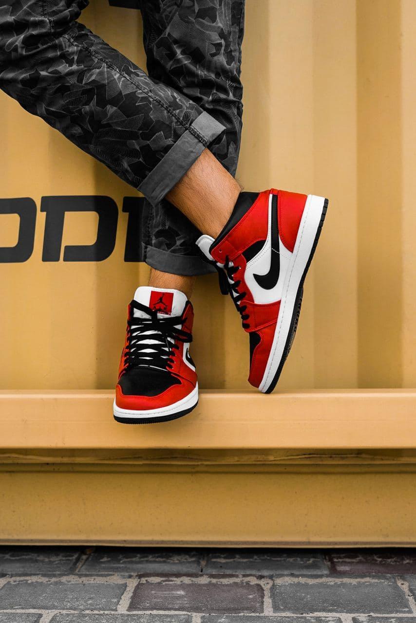 Nike Air Jordan 1 Retro Mid Black Red White 1