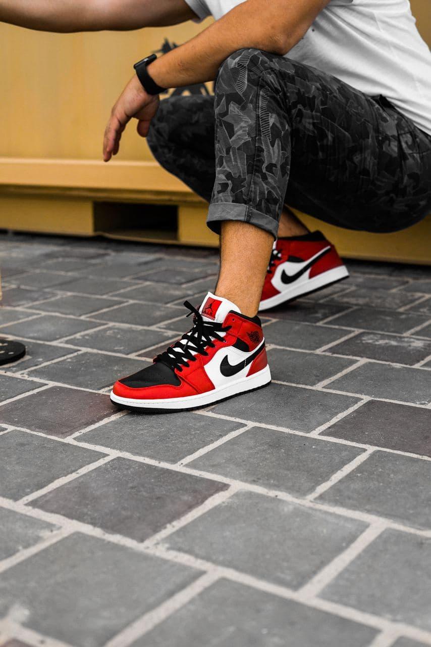 Nike Air Jordan 1 Retro Mid Black Red White 1