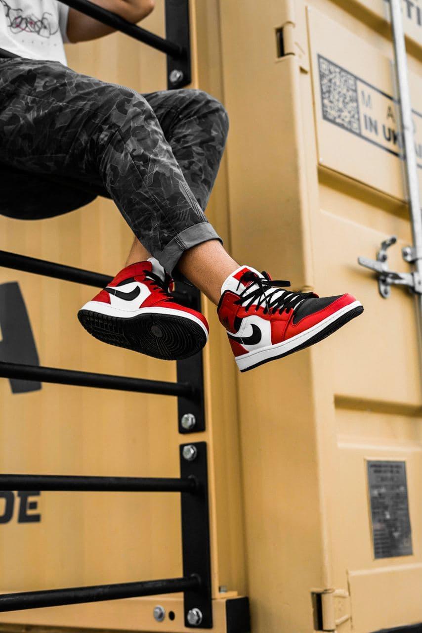Nike Air Jordan 1 Retro Mid Black Red White 1