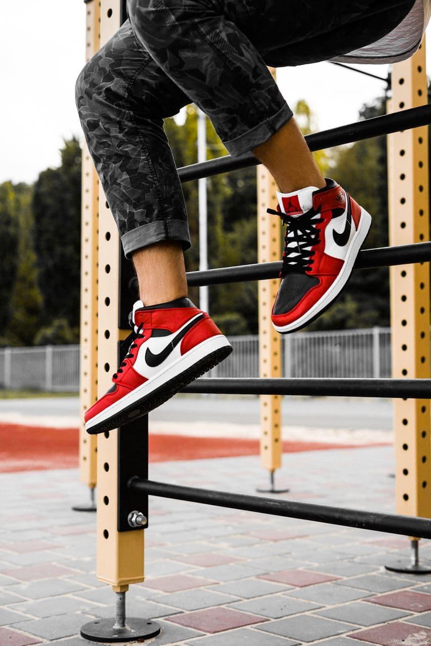 Nike Air Jordan 1 Retro Mid Black Red White 1