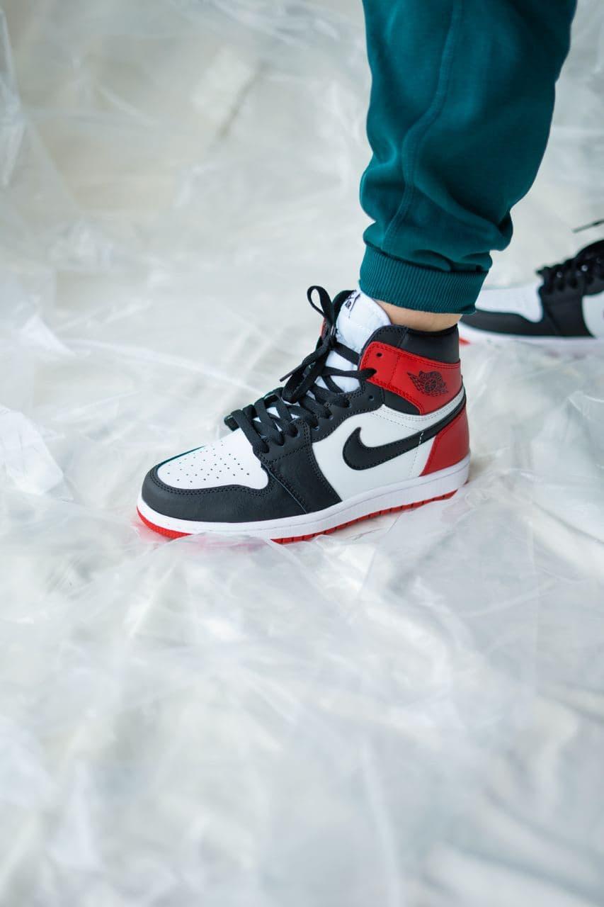 Nike Air Jordan 1 Retro High Black Red White