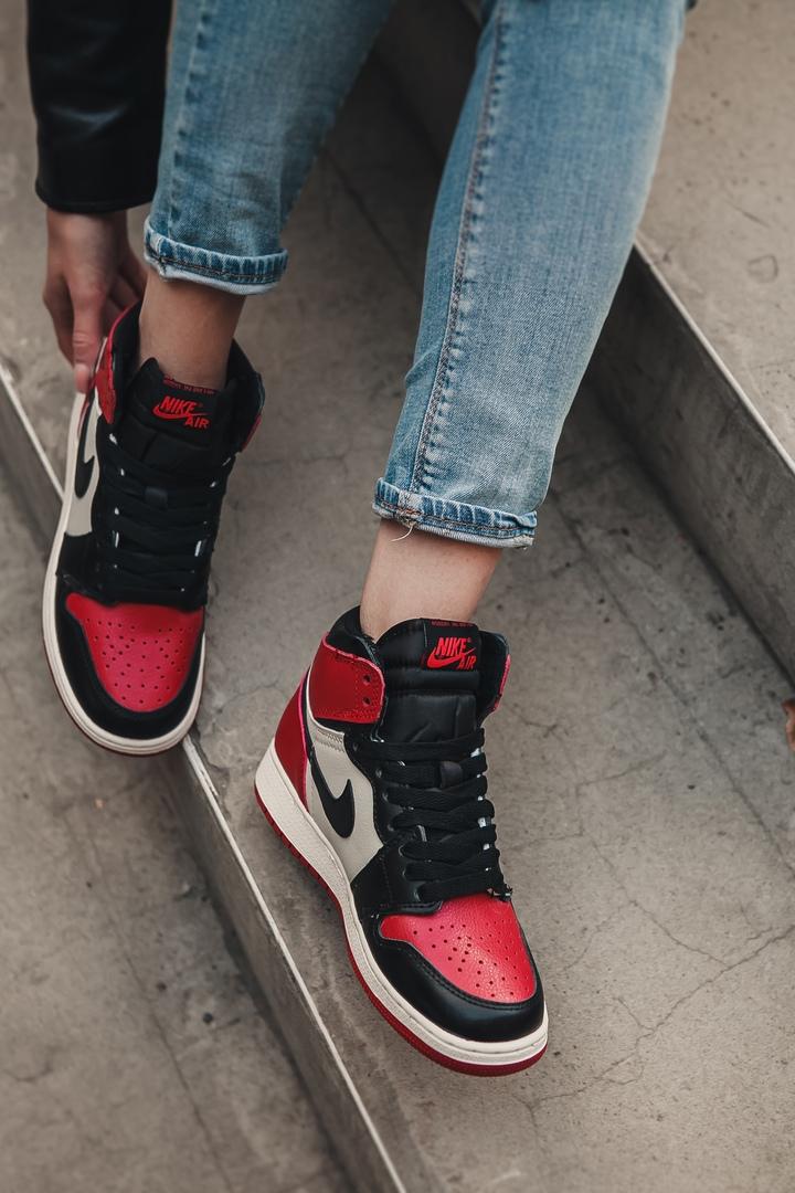 Nike Air Jordan 1 Retro High Red Black White