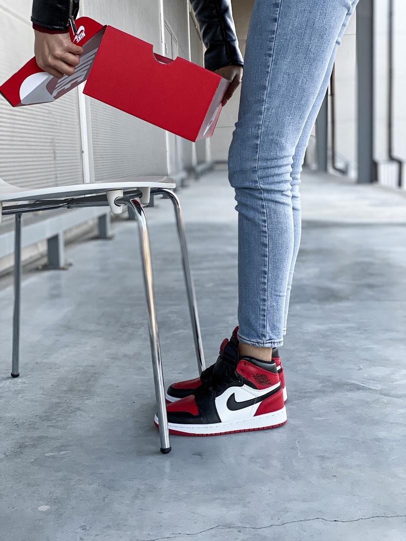 Nike Air Jordan 1 Retro High Red Black White