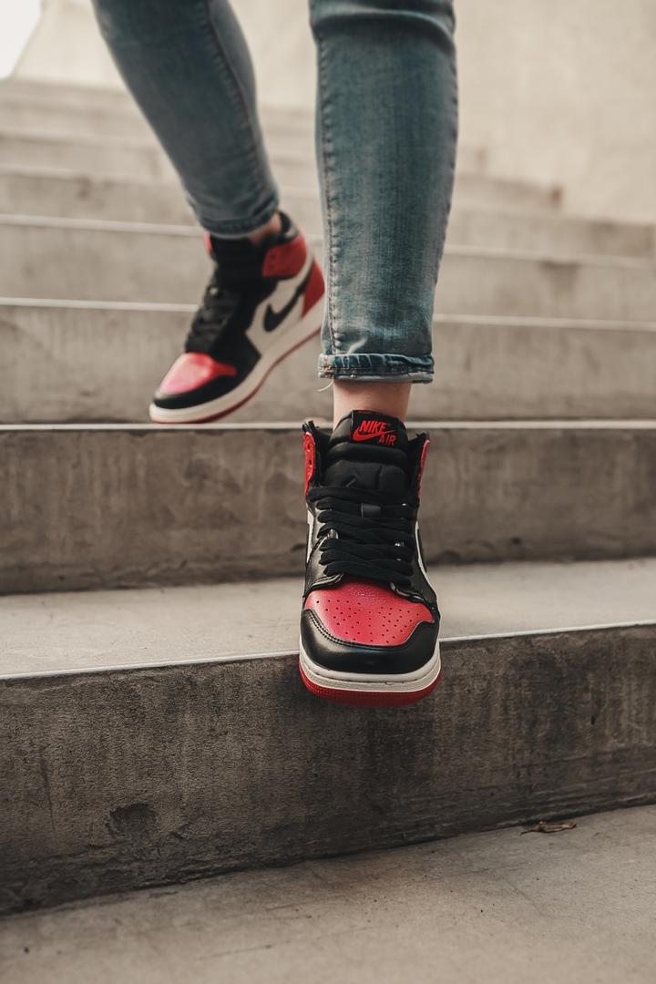 Nike Air Jordan 1 Retro High Red Black White