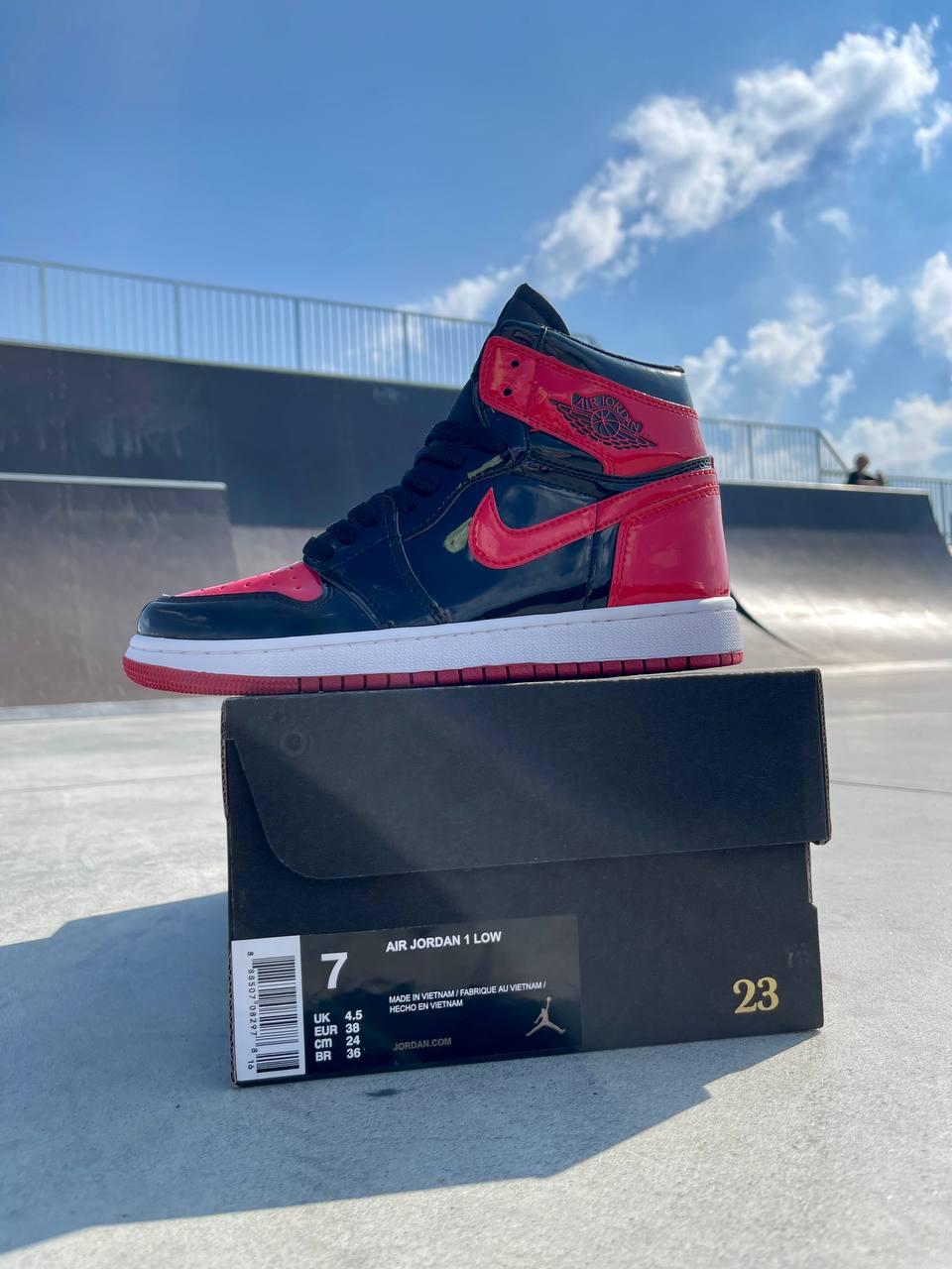 AirJordan Retro1 Black Blue White