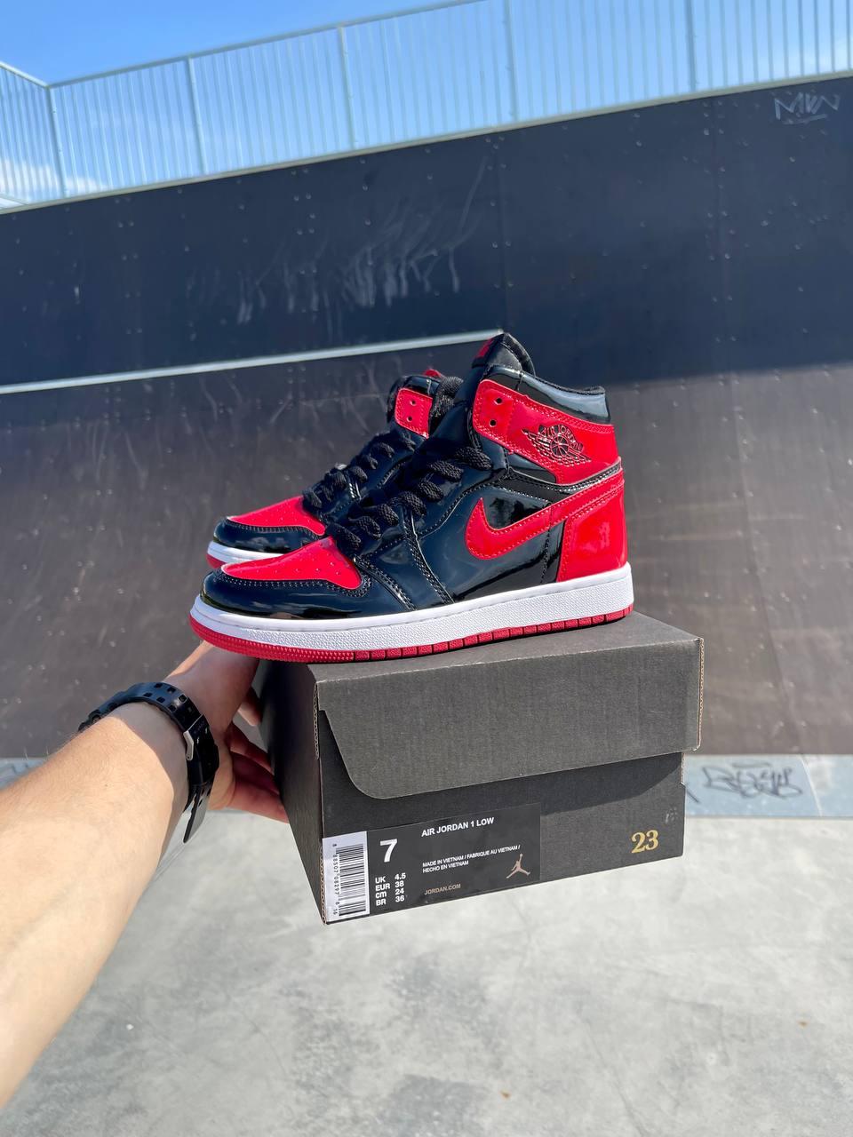 AirJordan Retro1 Black Blue White