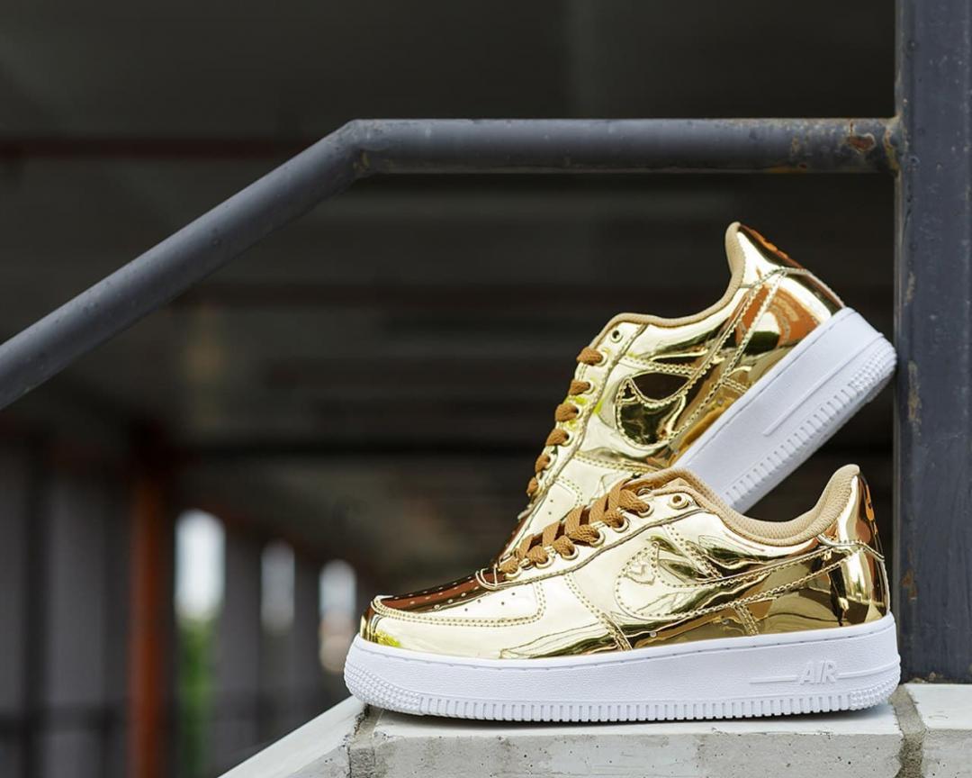 Nike Air Force 1 Gold White