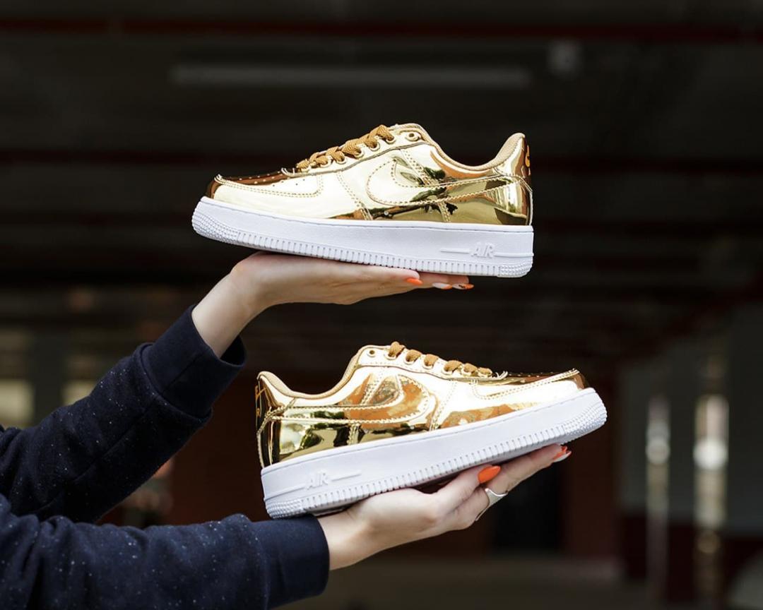 Nike Air Force 1 Gold White