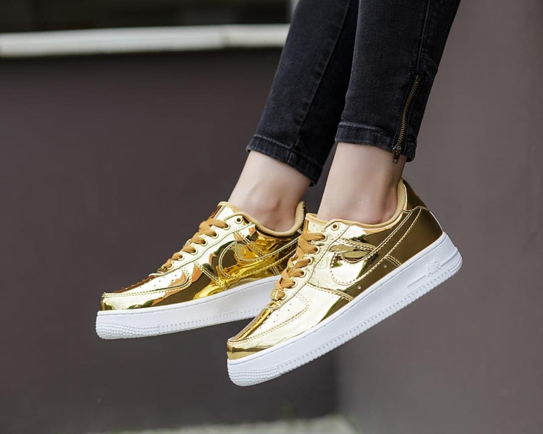 Nike Air Force 1 Gold White