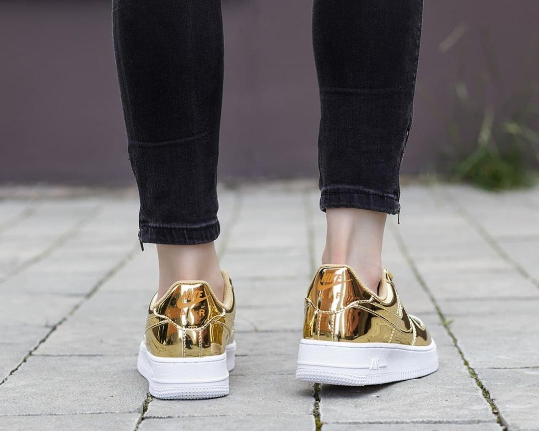 Nike Air Force 1 Gold White