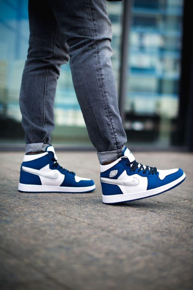 Nike Air Jordan 1 Retro Mid Blue White 1