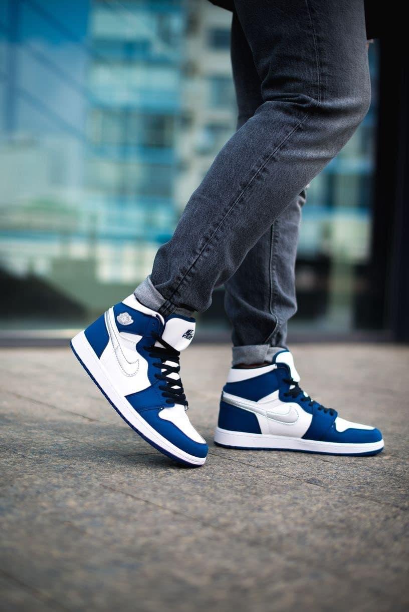 Nike Air Jordan 1 Retro Mid Blue White 1