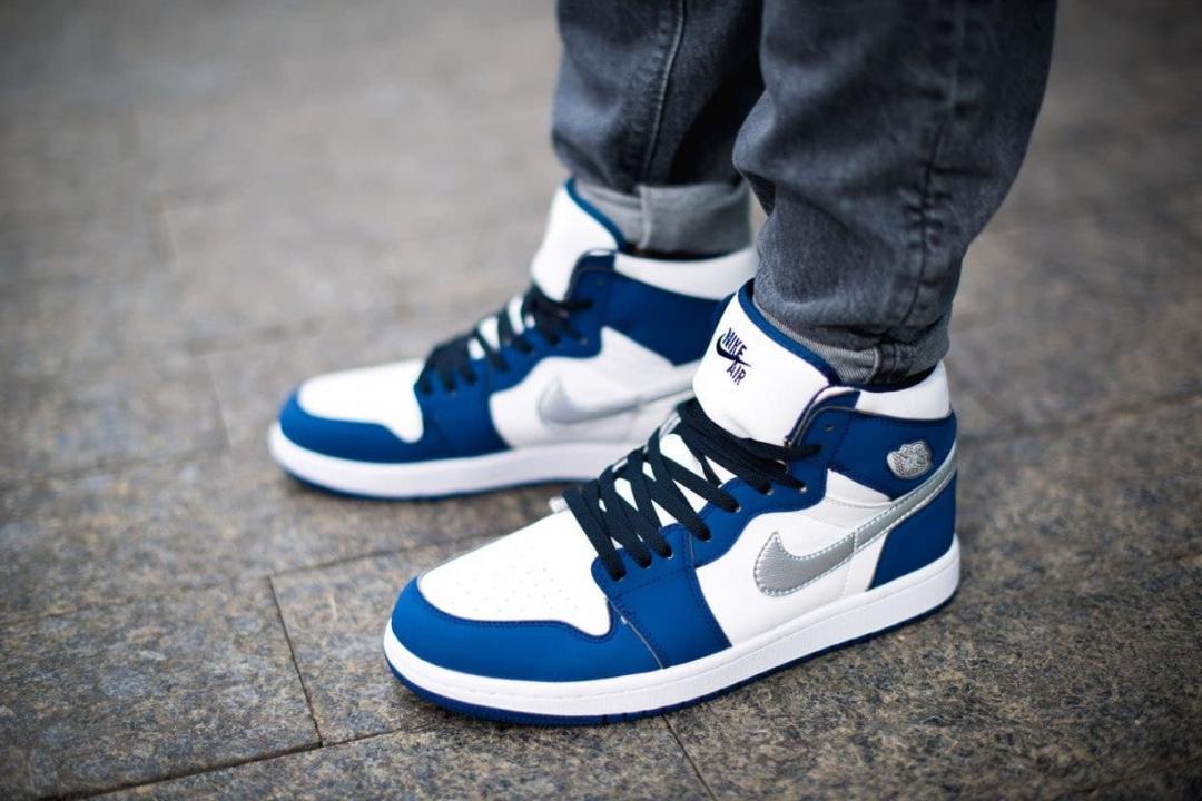 Nike Air Jordan 1 Retro Mid Blue White 1