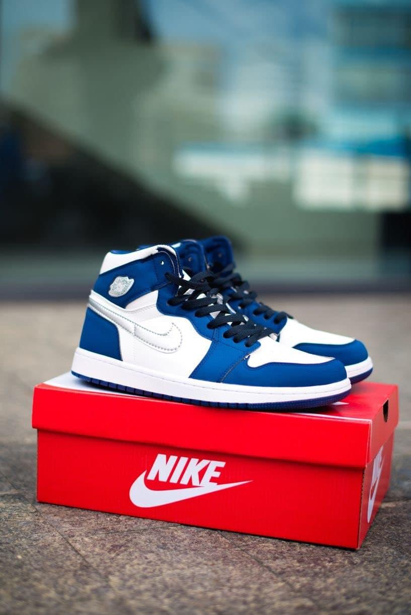 Nike Air Jordan 1 Retro Mid Blue White 1