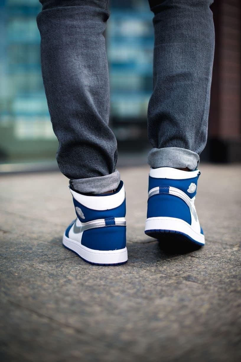 Nike Air Jordan 1 Retro Mid Blue White 1