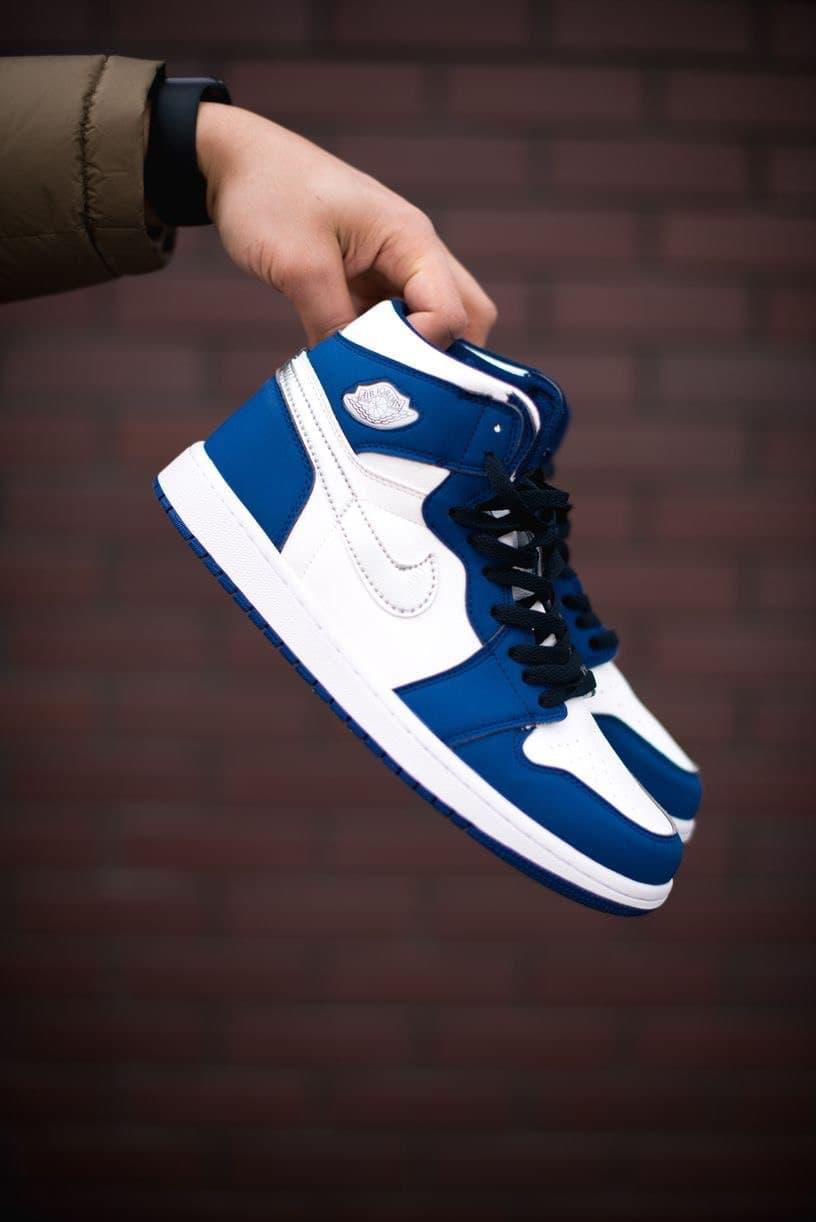 Nike Air Jordan 1 Retro Mid Blue White 1