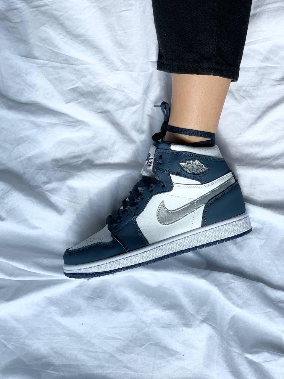 Nike Air Jordan 1 Retro Mid Navy Blue White 2