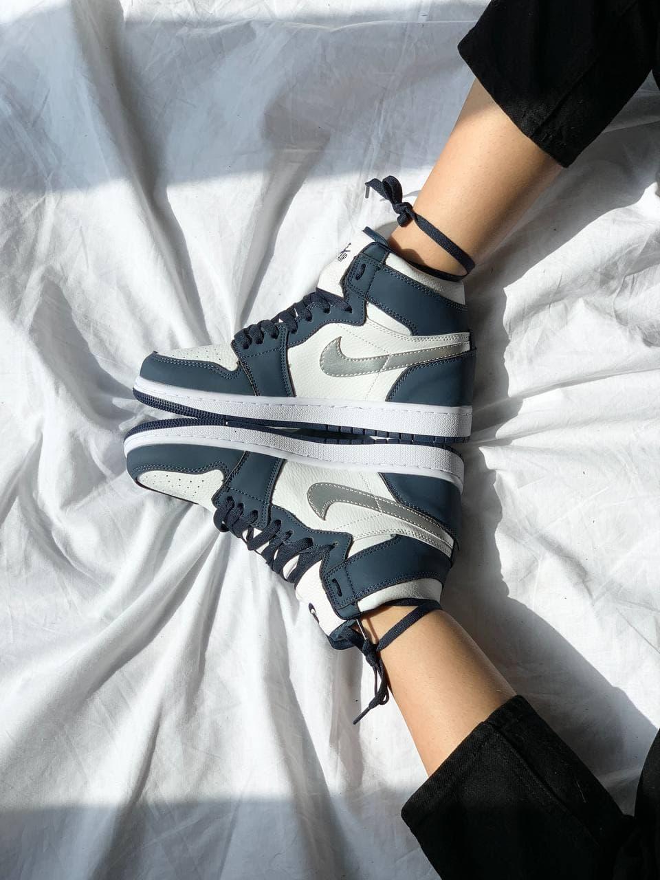 Nike Air Jordan 1 Retro Mid Navy Blue White 2