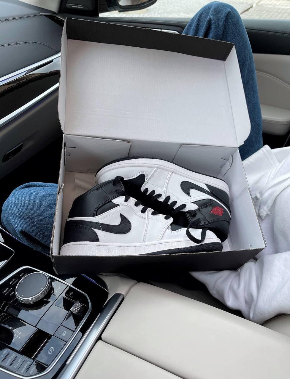 Nike Air Jordan 1 Retro High White Black «Red Logo»