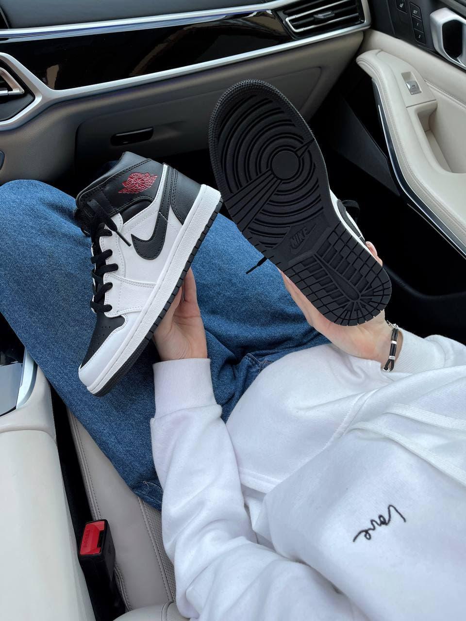Nike Air Jordan 1 Retro High White Black «Red Logo»