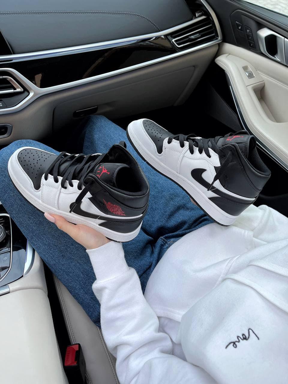 Nike Air Jordan 1 Retro High White Black «Red Logo»