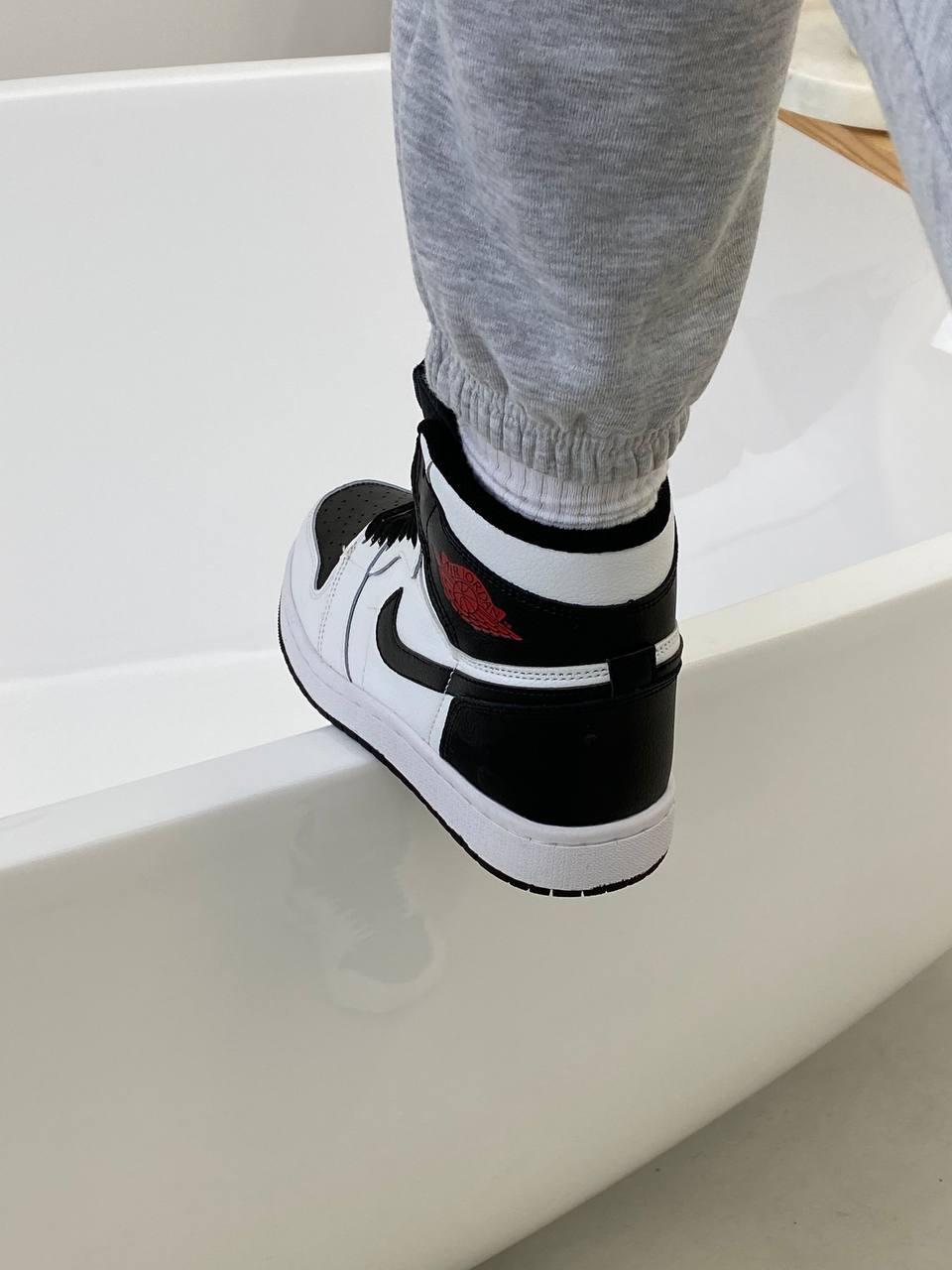 Nike Air Jordan 1 Retro High White Black «Red Logo»