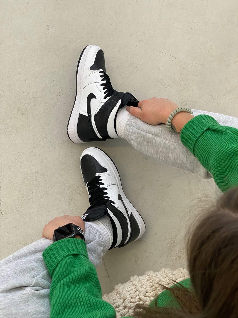 Nike Air Jordan 1 Retro High White Black «Red Logo»