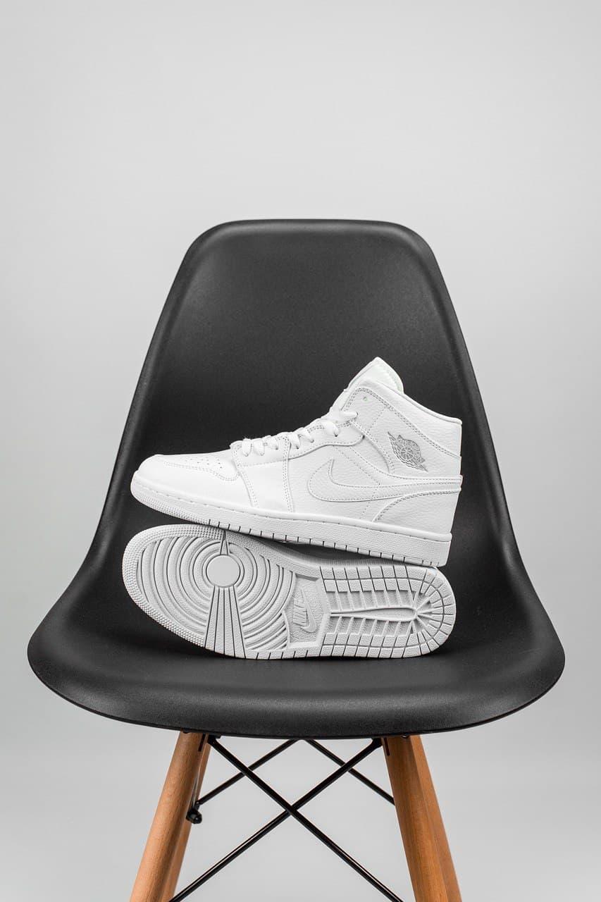 Nike Air Jordan 1 Retro High White «Grey Logo»