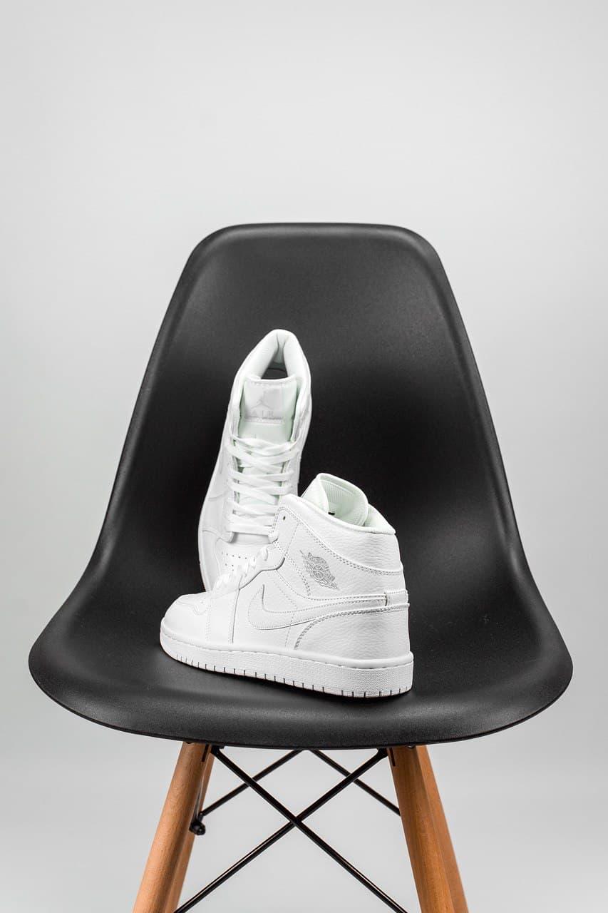 Nike Air Jordan 1 Retro High White «Grey Logo»
