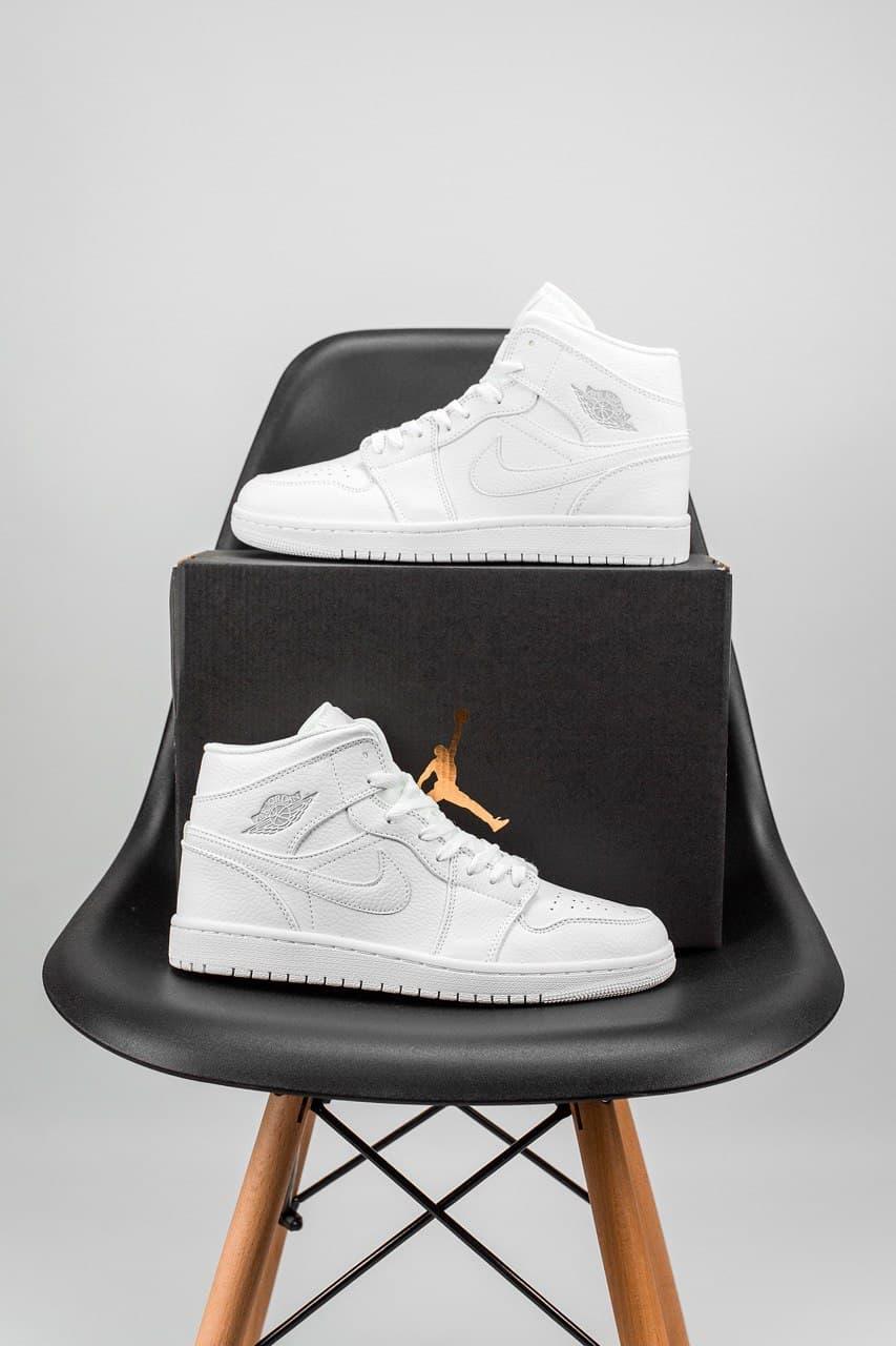 Nike Air Jordan 1 Retro High White «Grey Logo»